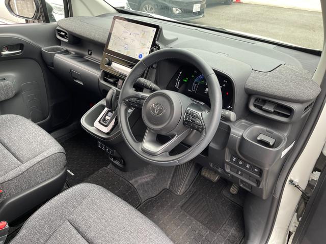 シエンタ ハイブリッドZ 禁煙車 ワンオーナー 10.5インチディスプレイナビ フルセグTV パノラミックビュー BSM レーダークルコン ハンズフリーパワースライドドア シートヒーター ステアリングヒーター LEDヘッド(10枚目)