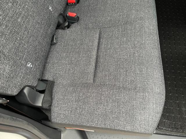 シエンタ ハイブリッドZ 禁煙車 ワンオーナー 10.5インチディスプレイナビ フルセグTV パノラミックビュー BSM レーダークルコン ハンズフリーパワースライドドア シートヒーター ステアリングヒーター LEDヘッド(61枚目)