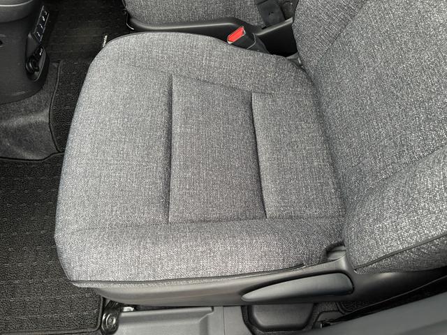 シエンタ ハイブリッドZ 禁煙車 ワンオーナー 10.5インチディスプレイナビ フルセグTV パノラミックビュー BSM レーダークルコン ハンズフリーパワースライドドア シートヒーター ステアリングヒーター LEDヘッド(63枚目)