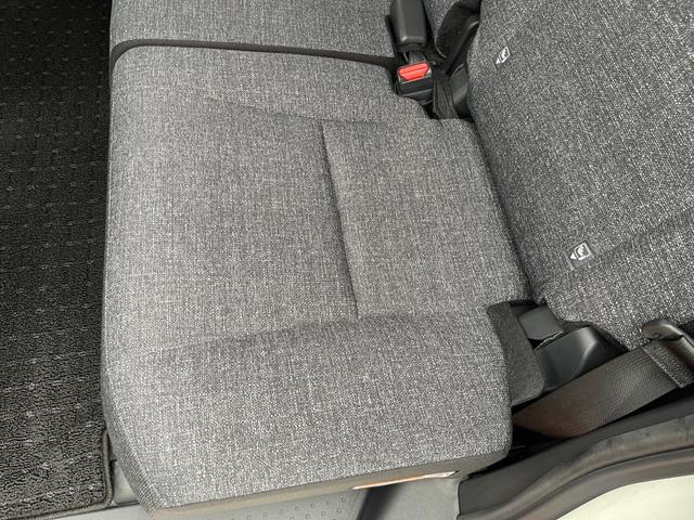 シエンタ ハイブリッドZ 禁煙車 ワンオーナー 10.5インチディスプレイナビ フルセグTV パノラミックビュー BSM レーダークルコン ハンズフリーパワースライドドア シートヒーター ステアリングヒーター LEDヘッド(65枚目)