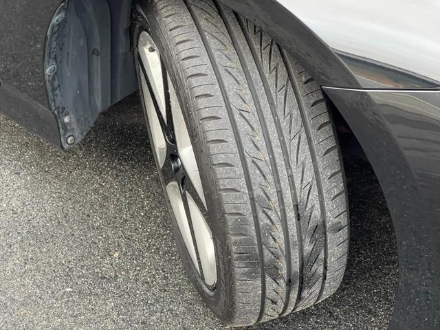 プリウス Ｓツーリングセレクション　ディーラーナビ　フルセグＴＶ　バックモニター　レーダークルコン　ドライブレコーダー　ＬＥＤヘッドライト　オートライト　ブラック合皮シート　プリクラッシュ　快適温熱シート　純正１７インチアルミホイール（9枚目）