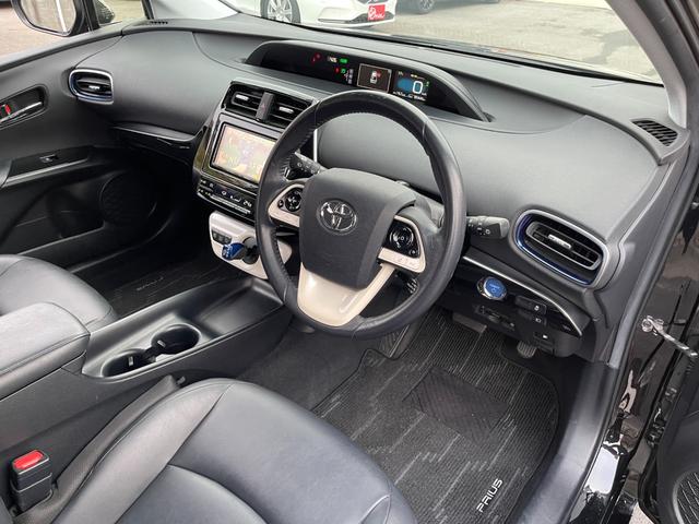 プリウス Ｓツーリングセレクション　ディーラーナビ　フルセグＴＶ　バックモニター　レーダークルコン　ドライブレコーダー　ＬＥＤヘッドライト　オートライト　ブラック合皮シート　プリクラッシュ　快適温熱シート　純正１７インチアルミホイール（14枚目）