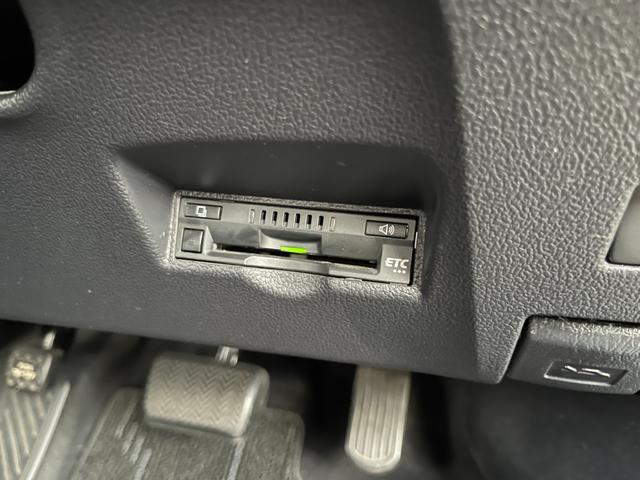 プリウス Ｓツーリングセレクション　ディーラーナビ　フルセグＴＶ　バックモニター　レーダークルコン　ドライブレコーダー　ＬＥＤヘッドライト　オートライト　ブラック合皮シート　プリクラッシュ　快適温熱シート　純正１７インチアルミホイール（24枚目）