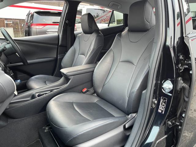 プリウス Ｓツーリングセレクション　ディーラーナビ　フルセグＴＶ　バックモニター　レーダークルコン　ドライブレコーダー　ＬＥＤヘッドライト　オートライト　ブラック合皮シート　プリクラッシュ　快適温熱シート　純正１７インチアルミホイール（30枚目）