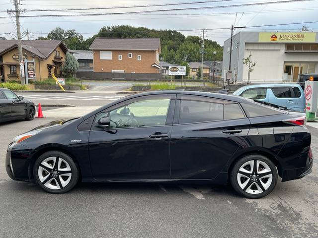 プリウス Ｓツーリングセレクション　ディーラーナビ　フルセグＴＶ　バックモニター　レーダークルコン　ドライブレコーダー　ＬＥＤヘッドライト　オートライト　ブラック合皮シート　プリクラッシュ　快適温熱シート　純正１７インチアルミホイール（45枚目）