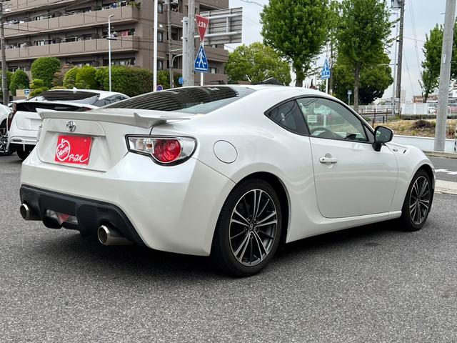 ８６ ＧＴリミテッド　禁煙車　ワンオーナー　ＭＴ車　ＥＴＣ　社外ナビ　フルセグＴＶ　純正アルミホイール　プッシュスタート　スマートキー　ＨＩＤヘッドライト　フロントフォグランプ　オートライト　ＢＲＩＴＺ車高調　社外レーダー（9枚目）