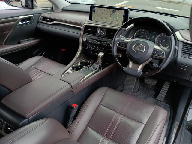 ＲＸ ＲＸ３００　バージョンＬ　全周囲カメラ　クリアランスソナー　オートクルーズコントロール　レーンアシスト　パワーシート　衝突被害軽減システム　サンルーフ　ナビ　オートマチックハイビーム　ＬＥＤヘッドランプ　電動リアゲート（2枚目）