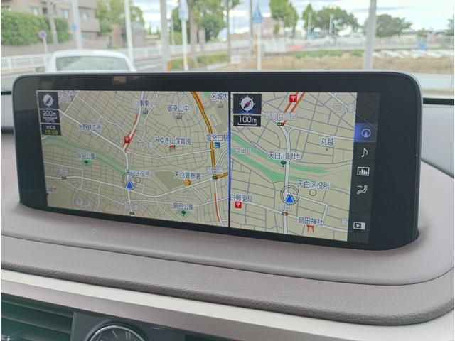 ＲＸ ＲＸ３００　バージョンＬ　全周囲カメラ　クリアランスソナー　オートクルーズコントロール　レーンアシスト　パワーシート　衝突被害軽減システム　サンルーフ　ナビ　オートマチックハイビーム　ＬＥＤヘッドランプ　電動リアゲート（5枚目）
