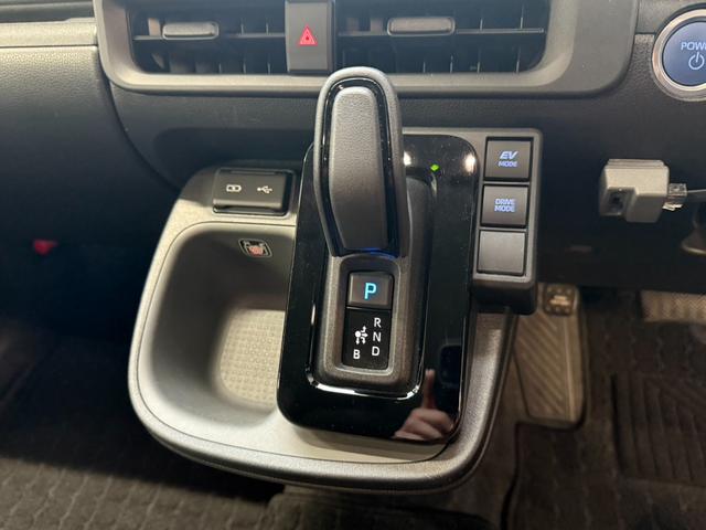 シエンタ ハイブリッドＺ　禁煙車　ワンオーナー　純正ナビＴＶ　フルセグ　バックモニター　ＥＴＣ　両側電動スライドドア　シートヒーター　ステアリングヒーター　ＬＥＤヘッド　天井サーキュレーター　ナノイーＸ　追従走行　レーンキープ（35枚目）