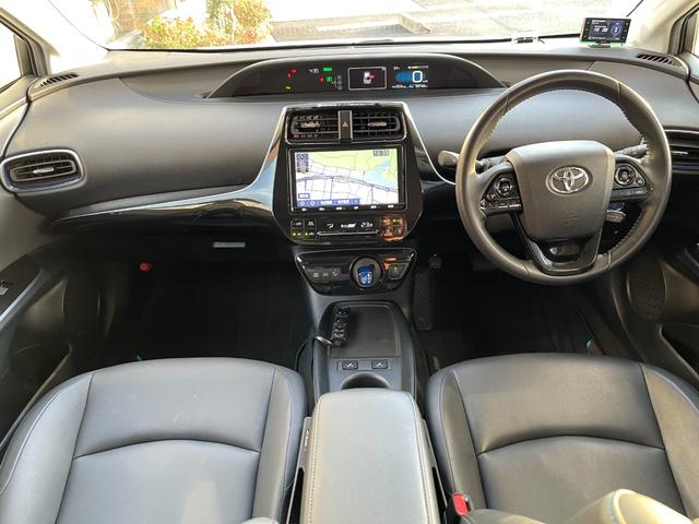 プリウス Ｓツーリングセレクション　アップル保証１年付き　禁煙車　セーフティセンス　ドラレコ　純正ナビ　フルセグ　バックカメラ　モデリスタフルエアロ　ＣＩＬＦＯＲＤセキュリティ　シートヒーター　クルコン　デジタルインナーミラー　ＥＴＣ（5枚目）