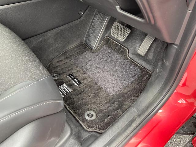 ヴェゼル e:HEV Z メーカー保証付き 1オーナー 禁煙車 ホンダセンシング ホンダコネクト 置くだけ充電 ドラレコ シートヒーター パワーバックドア ステアリングヒーター BSM パドルシフト Aライト ウインカーミラー(42枚目)