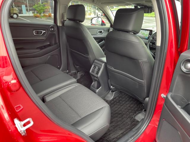 ヴェゼル e:HEV Z メーカー保証付き 1オーナー 禁煙車 ホンダセンシング ホンダコネクト 置くだけ充電 ドラレコ シートヒーター パワーバックドア ステアリングヒーター BSM パドルシフト Aライト ウインカーミラー(45枚目)