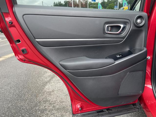 ヴェゼル e:HEV Z メーカー保証付き 1オーナー 禁煙車 ホンダセンシング ホンダコネクト 置くだけ充電 ドラレコ シートヒーター パワーバックドア ステアリングヒーター BSM パドルシフト Aライト ウインカーミラー(59枚目)