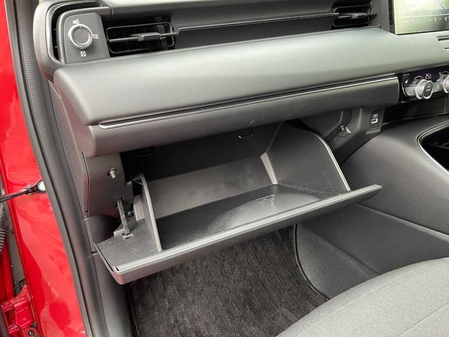 ヴェゼル e:HEV Z メーカー保証付き 1オーナー 禁煙車 ホンダセンシング ホンダコネクト 置くだけ充電 ドラレコ シートヒーター パワーバックドア ステアリングヒーター BSM パドルシフト Aライト ウインカーミラー(61枚目)