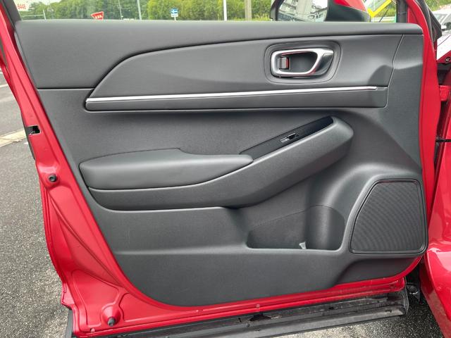 ヴェゼル e:HEV Z メーカー保証付き 1オーナー 禁煙車 ホンダセンシング ホンダコネクト 置くだけ充電 ドラレコ シートヒーター パワーバックドア ステアリングヒーター BSM パドルシフト Aライト ウインカーミラー(65枚目)