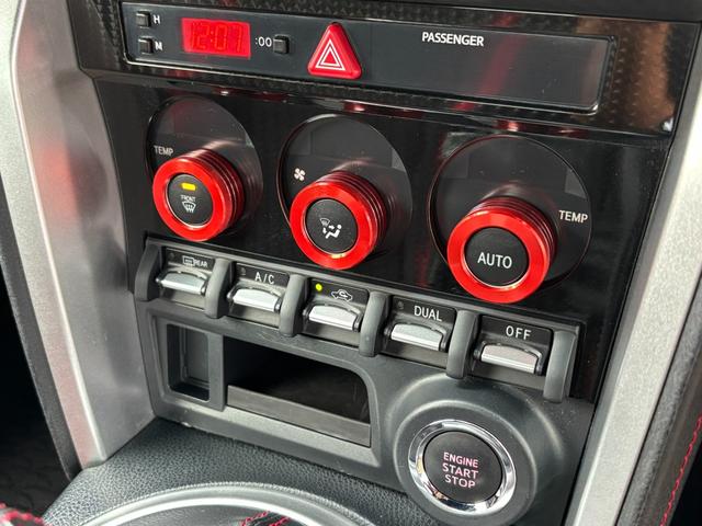８６ ＧＴ　アップル１年保証付き　ユーザー直接買取車　禁煙車　６速マニュアル　ＴＥＩＮ車高調　ブリッツマフラー　ＥＮＫＥＩ製１８ＡＷ　社外テール　トランクスポイラー　ナビＴＶ　Ｂカメラ　前後ドラレコ　２．０ＥＴＣ（23枚目）