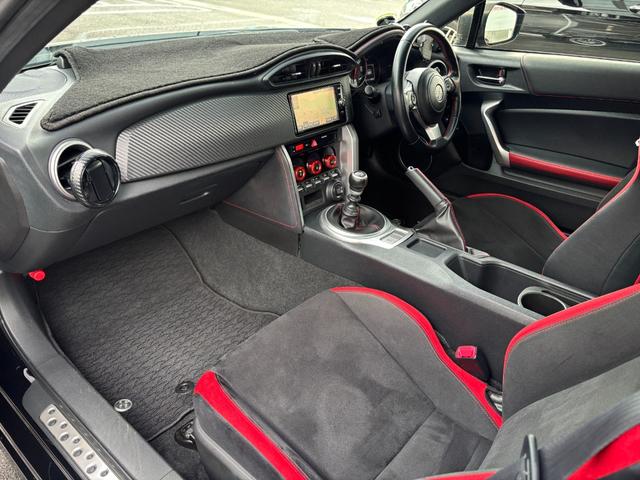 ８６ ＧＴ　アップル１年保証付き　ユーザー直接買取車　禁煙車　６速マニュアル　ＴＥＩＮ車高調　ブリッツマフラー　ＥＮＫＥＩ製１８ＡＷ　社外テール　トランクスポイラー　ナビＴＶ　Ｂカメラ　前後ドラレコ　２．０ＥＴＣ（38枚目）