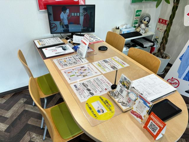 ８６ ＧＴ　アップル１年保証付き　ユーザー直接買取車　禁煙車　６速マニュアル　ＴＥＩＮ車高調　ブリッツマフラー　ＥＮＫＥＩ製１８ＡＷ　社外テール　トランクスポイラー　ナビＴＶ　Ｂカメラ　前後ドラレコ　２．０ＥＴＣ（69枚目）