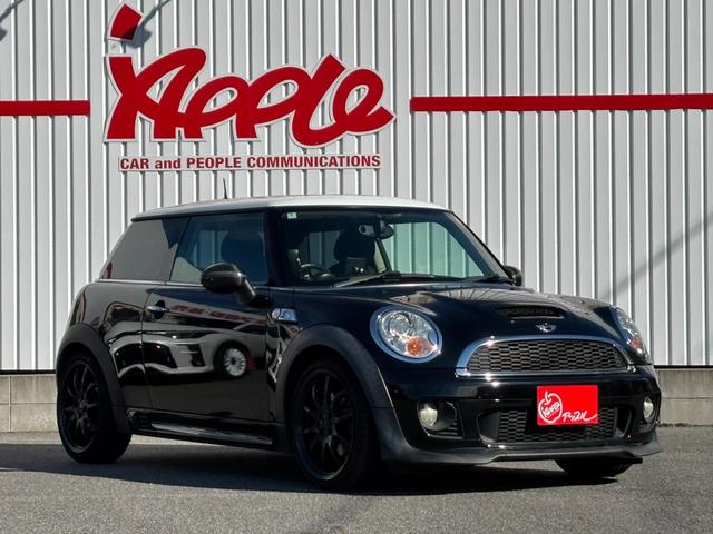 ＭＩＮＩ クーパーＳ　ユーザー直接買取車　禁煙車　ＪＣＷスポーツＰＫＧ　サンルーフ　社外１８インチＡＷ　キーレス　ＥＴＣ　パドルシフト　カーボンドアミラーカバー　リアスポイラー　プッシュスタート　車検令和９年５月まで（8枚目）