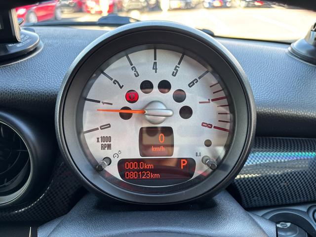 ＭＩＮＩ クーパーＳ　ユーザー直接買取車　禁煙車　ＪＣＷスポーツＰＫＧ　サンルーフ　社外１８インチＡＷ　キーレス　ＥＴＣ　パドルシフト　カーボンドアミラーカバー　リアスポイラー　プッシュスタート　車検令和９年５月まで（13枚目）