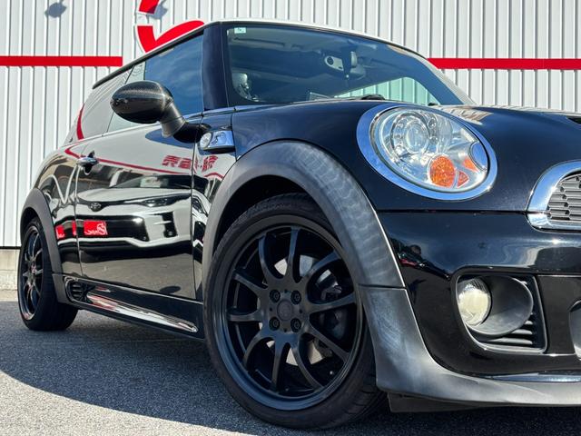 ＭＩＮＩ クーパーＳ　ユーザー直接買取車　禁煙車　ＪＣＷスポーツＰＫＧ　サンルーフ　社外１８インチＡＷ　キーレス　ＥＴＣ　パドルシフト　カーボンドアミラーカバー　リアスポイラー　プッシュスタート　車検令和９年５月まで（21枚目）