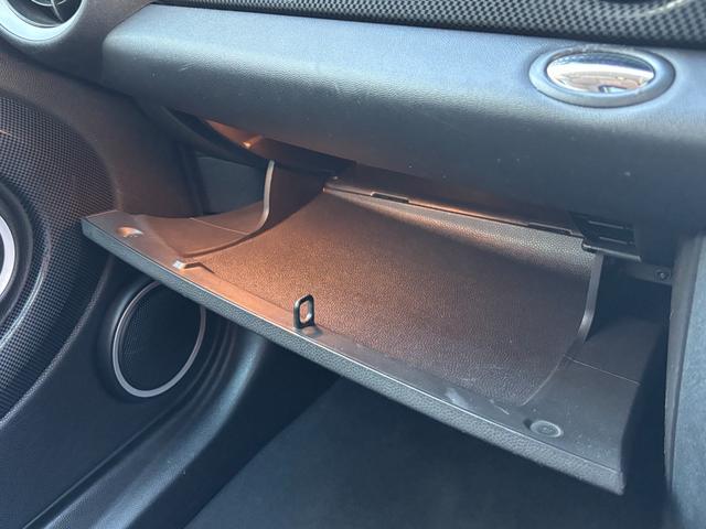 ＭＩＮＩ クーパーＳ　ユーザー直接買取車　禁煙車　ＪＣＷスポーツＰＫＧ　サンルーフ　社外１８インチＡＷ　キーレス　ＥＴＣ　パドルシフト　カーボンドアミラーカバー　リアスポイラー　プッシュスタート　車検令和９年５月まで（24枚目）