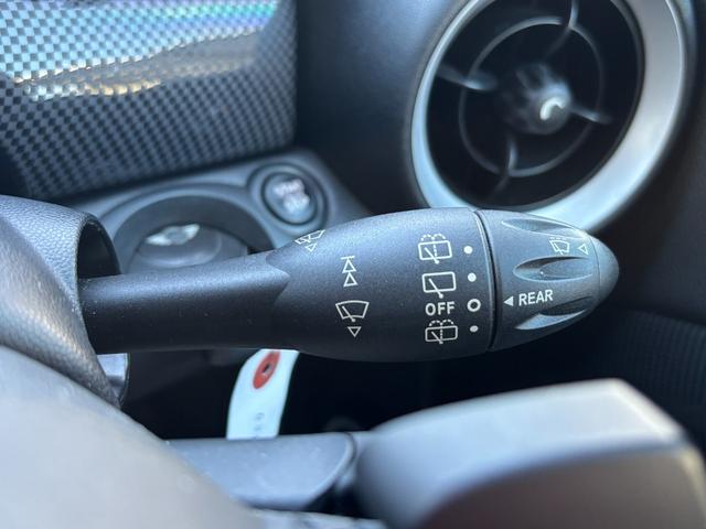 ＭＩＮＩ クーパーＳ　ユーザー直接買取車　禁煙車　ＪＣＷスポーツＰＫＧ　サンルーフ　社外１８インチＡＷ　キーレス　ＥＴＣ　パドルシフト　カーボンドアミラーカバー　リアスポイラー　プッシュスタート　車検令和９年５月まで（26枚目）