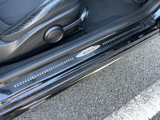 ＭＩＮＩ クーパーＳ　ユーザー直接買取車　禁煙車　ＪＣＷスポーツＰＫＧ　サンルーフ　社外１８インチＡＷ　キーレス　ＥＴＣ　パドルシフト　カーボンドアミラーカバー　リアスポイラー　プッシュスタート　車検令和９年５月まで（30枚目）