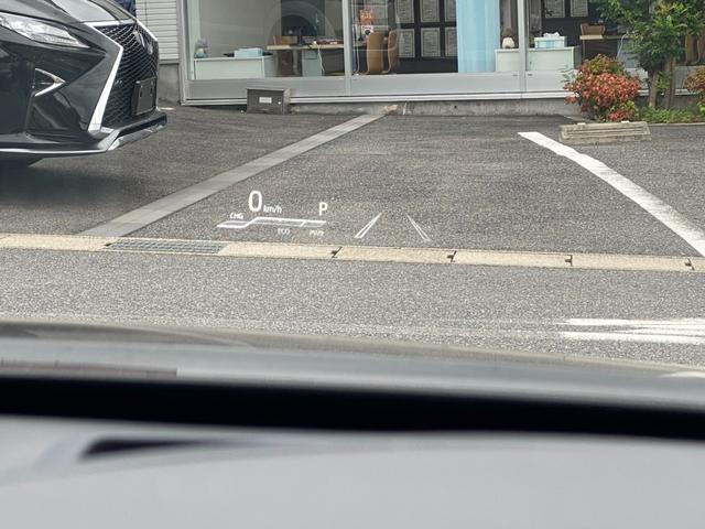 クラウンハイブリッド ＲＳアドバンス　メーカーナビ　禁煙車　フルセグＴＶ　バックカメラ　ムーンルーフ　社外１９ＡＷ　３眼ＬＥＤ　ＢＳＭ　ＡＣＣ　ＨＵＤ　カードキー　パワーシート　ＡＣ１００Ｖ　パドルシフト　オートハイビーム　プリクラッシュ（12枚目）