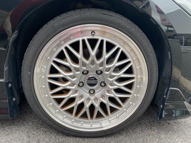 クラウンハイブリッド ＲＳアドバンス　メーカーナビ　禁煙車　フルセグＴＶ　バックカメラ　ムーンルーフ　社外１９ＡＷ　３眼ＬＥＤ　ＢＳＭ　ＡＣＣ　ＨＵＤ　カードキー　パワーシート　ＡＣ１００Ｖ　パドルシフト　オートハイビーム　プリクラッシュ（18枚目）