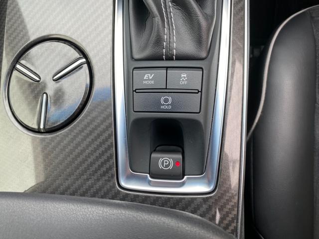 クラウンハイブリッド ＲＳアドバンス　メーカーナビ　禁煙車　フルセグＴＶ　バックカメラ　ムーンルーフ　社外１９ＡＷ　３眼ＬＥＤ　ＢＳＭ　ＡＣＣ　ＨＵＤ　カードキー　パワーシート　ＡＣ１００Ｖ　パドルシフト　オートハイビーム　プリクラッシュ（23枚目）