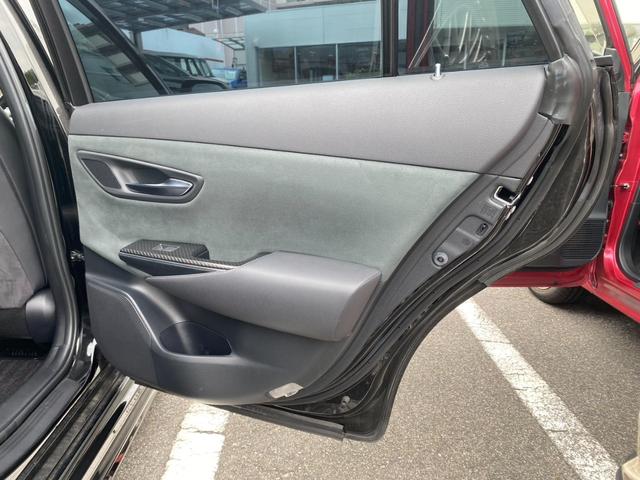 クラウンハイブリッド ＲＳアドバンス　メーカーナビ　禁煙車　フルセグＴＶ　バックカメラ　ムーンルーフ　社外１９ＡＷ　３眼ＬＥＤ　ＢＳＭ　ＡＣＣ　ＨＵＤ　カードキー　パワーシート　ＡＣ１００Ｖ　パドルシフト　オートハイビーム　プリクラッシュ（37枚目）