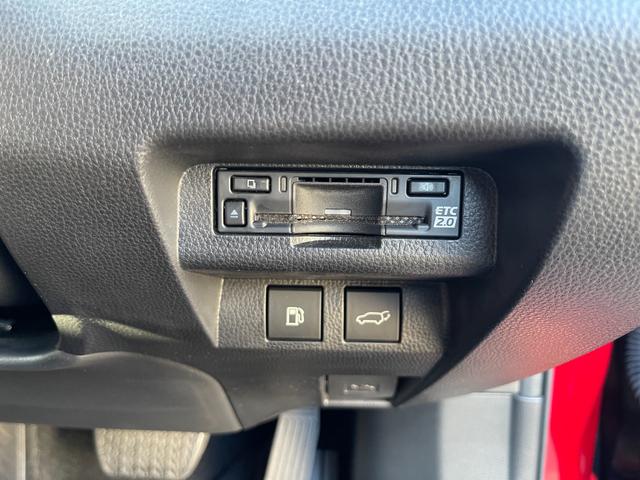 クラウンスポーツ Ｚ　Ｚ（５名）メーカー保証付き　ワンオーナー　禁煙車　セーフティセンス　ＢＳＭ　ソナー　純正ナビ　フルセグ　バックカメラ　全周囲カメラ　ＡＣ１００Ｖ　ＥＴＣ　置くだけ充電　シートエアコン　パワーバックドア（13枚目）