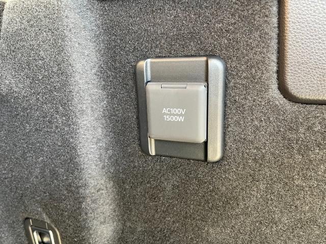 クラウンスポーツ Ｚ　Ｚ（５名）メーカー保証付き　ワンオーナー　禁煙車　セーフティセンス　ＢＳＭ　ソナー　純正ナビ　フルセグ　バックカメラ　全周囲カメラ　ＡＣ１００Ｖ　ＥＴＣ　置くだけ充電　シートエアコン　パワーバックドア（17枚目）