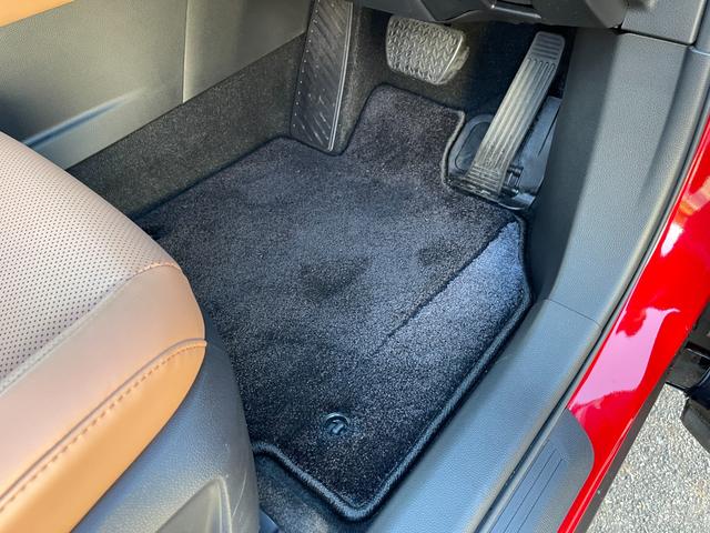 クラウンスポーツ Ｚ　Ｚ（５名）メーカー保証付き　ワンオーナー　禁煙車　セーフティセンス　ＢＳＭ　ソナー　純正ナビ　フルセグ　バックカメラ　全周囲カメラ　ＡＣ１００Ｖ　ＥＴＣ　置くだけ充電　シートエアコン　パワーバックドア（40枚目）