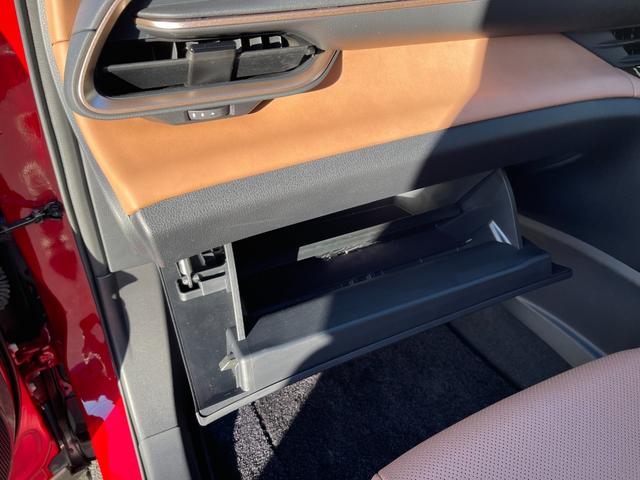 クラウンスポーツ Ｚ　Ｚ（５名）メーカー保証付き　ワンオーナー　禁煙車　セーフティセンス　ＢＳＭ　ソナー　純正ナビ　フルセグ　バックカメラ　全周囲カメラ　ＡＣ１００Ｖ　ＥＴＣ　置くだけ充電　シートエアコン　パワーバックドア（59枚目）