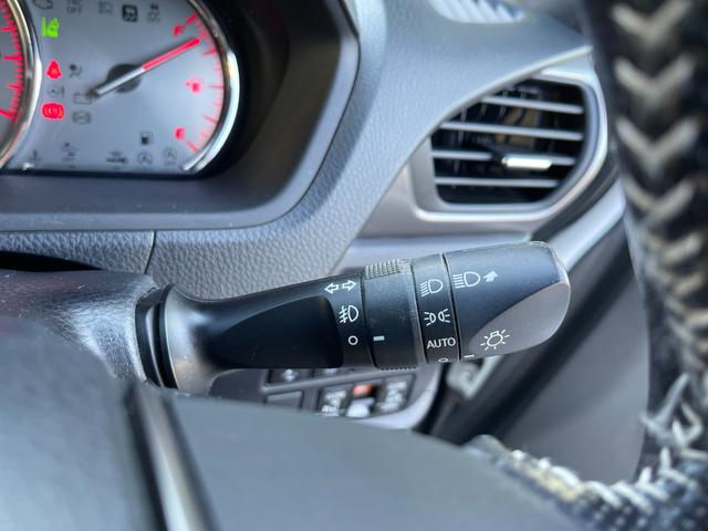 ノア Si G’s アップル保証1年付き ワンオーナー 禁煙車 セーフティセンス ドラレコ 純正ナビ フルセグ バックカメラ 後席モニター 両側パワースライドドア ETC Pスタート Aライト Fフォグ 純正18AW(36枚目)