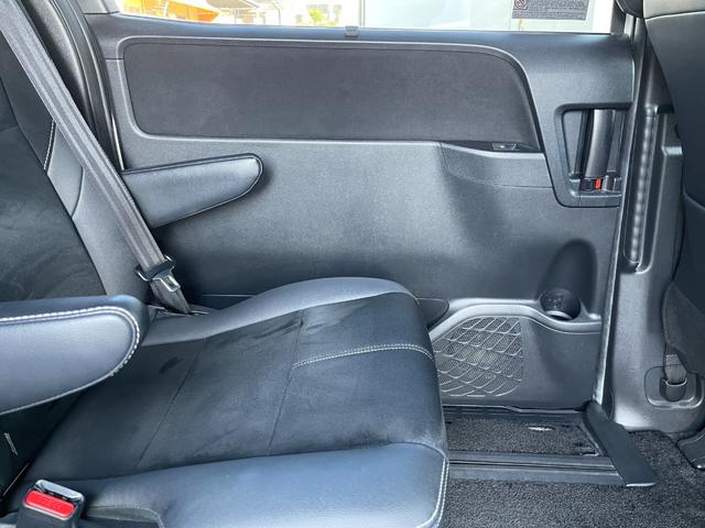 ノア Si G’s アップル保証1年付き ワンオーナー 禁煙車 セーフティセンス ドラレコ 純正ナビ フルセグ バックカメラ 後席モニター 両側パワースライドドア ETC Pスタート Aライト Fフォグ 純正18AW(63枚目)