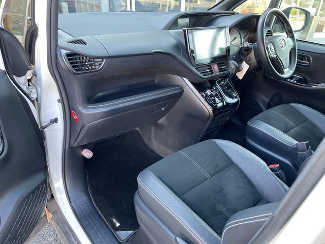 ノア Si G’s アップル保証1年付き ワンオーナー 禁煙車 セーフティセンス ドラレコ 純正ナビ フルセグ バックカメラ 後席モニター 両側パワースライドドア ETC Pスタート Aライト Fフォグ 純正18AW(64枚目)