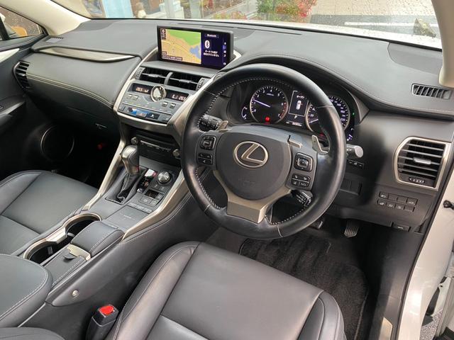 ＮＸ ＮＸ３００　Ｉパッケージ　法人ワンオーナー　純正ナビ　禁煙車　フルセグＴＶ　バックカメラ　３眼ＬＥＤ　シートヒーター　純正１７ＡＷ　ＬＥＤヘッド　パドルシフト　電動リアゲート　ステアリングヒーター　４ＷＤ　ソナー　ルーフレール（8枚目）