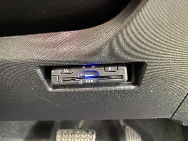 アクア Ｓ　純正ナビ　禁煙車　フルセグＴＶ　バックカメラ　クルコン　オートハイビーム　スマートキー　プッシュスタート　ＴＶキャンセラー　ＥＴＣ　プリクラッシュ　クリアランスソナー　社外アルミ　フロアマット（21枚目）