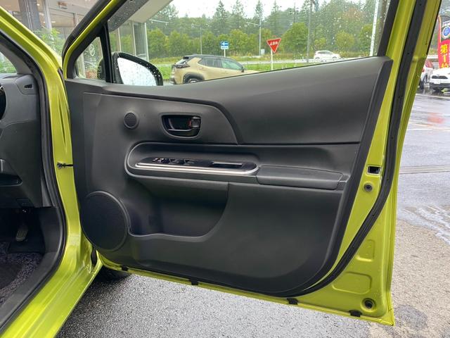 アクア Ｓ　純正ナビ　禁煙車　フルセグＴＶ　バックカメラ　クルコン　オートハイビーム　スマートキー　プッシュスタート　ＴＶキャンセラー　ＥＴＣ　プリクラッシュ　クリアランスソナー　社外アルミ　フロアマット（25枚目）