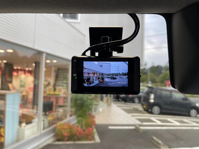 ルーミー カスタムＧ　アップル保証１年付き　ワンオーナー　禁煙車　セーフティセンス　ドラレコ　純正ナビ　フルセグ　バックカメラ　全周囲カメラ　シートヒーター　両側パワスラ　ＥＴＣ　クルコン　ステアリングＳＷ　Ａライト（10枚目）