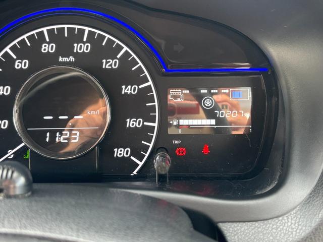 ノート ｅ－パワー　Ｘ　アップル１年保証付き　ユーザー直接買取車　禁煙車　ワンオーナー　純正メモリーナビ　フルセグＴＶ　アラウンドビューモニター　純正フルエアロ　デジタルインナーミラー　エマージェンシーブレーキ　ＥＴＣ（22枚目）