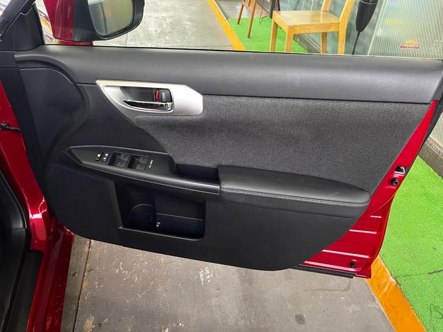 ＣＴ ＣＴ２００ｈ　バージョンＣ純正ナビフルセグＴＶバックカメラ　純正ナビ　フルセグＴＶ　バックカメラ　ビルトインＥＴＣ　クルーズコントロール　パドルシフト　シートヒーター　キーフリー　ＬＥＤライト　ウィンカードアミラー　純正ナビ　フルセグＴＶ　バックカメラ（55枚目）