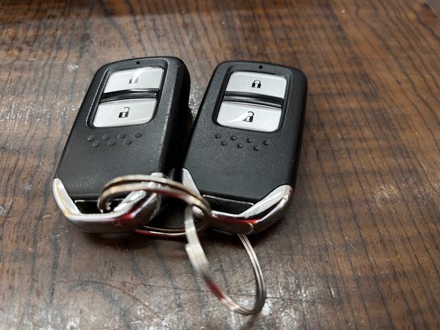 フィット 13G・Fパッケージ 純正ナビ ワンセグTV アイドリングS 純正ナビ ワンセグTV アイドリングストップ キーフリー ETC ヘッドライトレベライザー ウインカードアミラー 純正ナビ ワンセグTV アイドリングストップ キーフリー ETC ヘッドライトレベライ(33枚目)