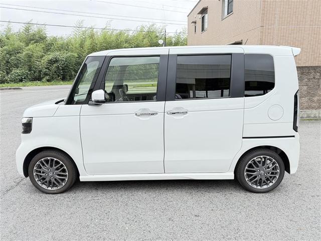 N-BOXカスタム ターボ 元当社試乗車 1オナ 衝突被害軽減 フロントカメラ サイドカメラ 禁煙 ベンチシート キーフリー Pセンサー ESC パワステ DVD再生 両席エアバック サイドエアバッグ ターボ車 スマキー Bカメ(16枚目)