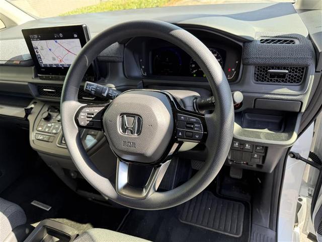 ステップワゴン ｅ：ＨＥＶエアー　前後誤発進抑制　パワーステアリング　両側Ｐスライドドア　助手席エアバッグ　１オ－ナ－　サイドカーテンエアバック　パーキングセンサー　ＬＥＤヘッドランプ　クルコン　禁煙　エアコン（2枚目）