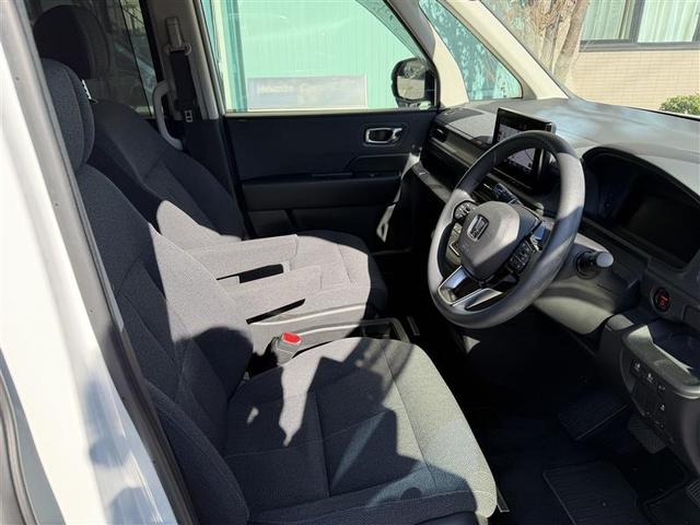 ステップワゴン ｅ：ＨＥＶエアー　前後誤発進抑制　パワーステアリング　両側Ｐスライドドア　助手席エアバッグ　１オ－ナ－　サイドカーテンエアバック　パーキングセンサー　ＬＥＤヘッドランプ　クルコン　禁煙　エアコン（5枚目）