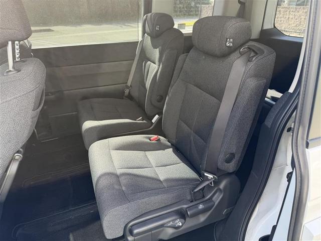 ステップワゴン ｅ：ＨＥＶエアー　前後誤発進抑制　パワーステアリング　両側Ｐスライドドア　助手席エアバッグ　１オ－ナ－　サイドカーテンエアバック　パーキングセンサー　ＬＥＤヘッドランプ　クルコン　禁煙　エアコン（7枚目）